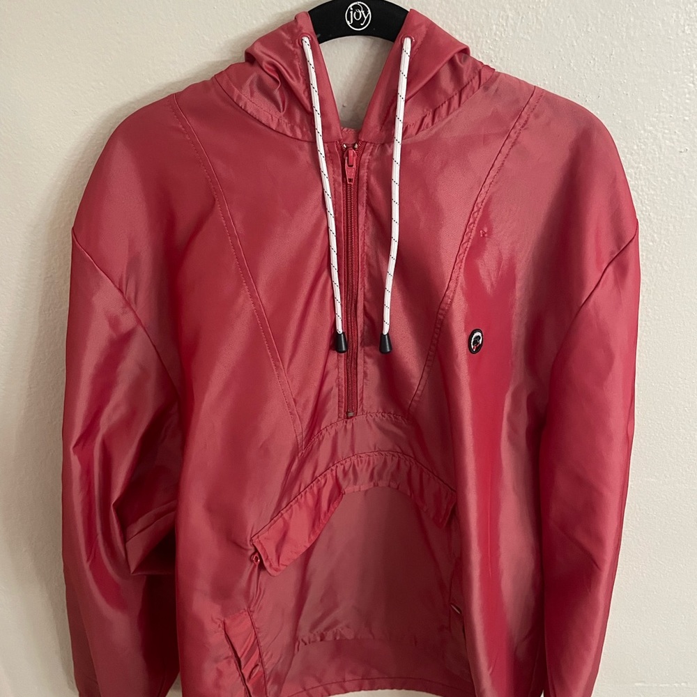 Southern Proper Windbreaker
Water resistant and reflective material
